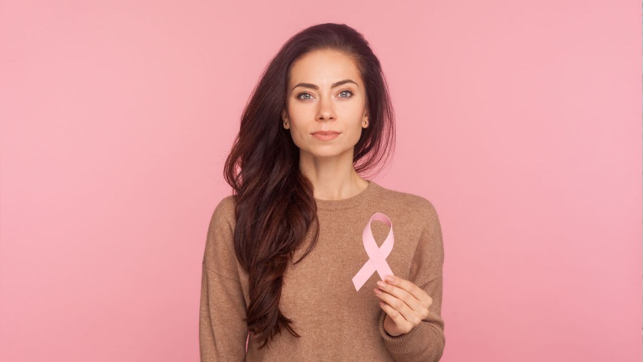 Розовый вновь стал сильным символом — например, в борьбе с раком груди. 